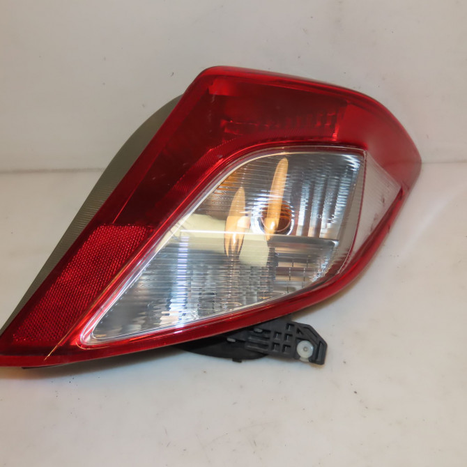 Feu arrière droit occasion TOYOTA YARIS III YARIS III Phase 1 2011-03-01->2015-04-30 815510D370 1