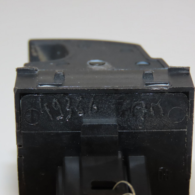 Commande lève-glace porte avant gauche occasion SEAT IBIZA IV IBIZA IV Phase 2 2012-02-01->2016-03-31 1.2 TSI 105ch 3