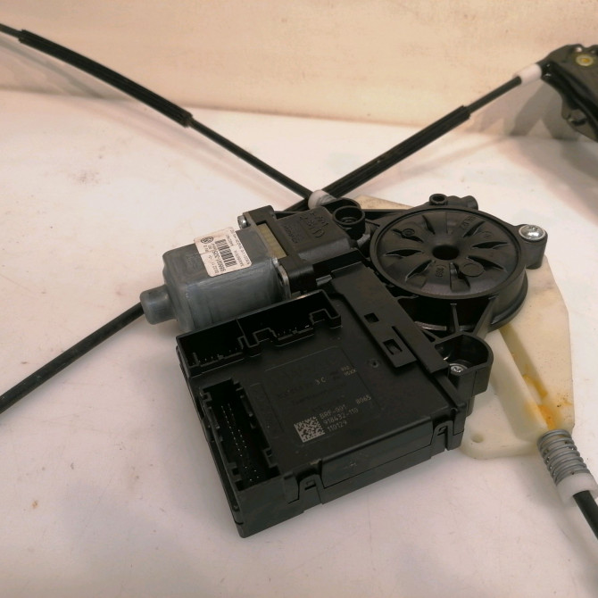 Mecanisme+moteur leve-glace avg occasion VOLKSWAGEN PASSAT VI Phase 1 04-1995->04-1999 2.0 TDI 136ch 3AA837461B 2