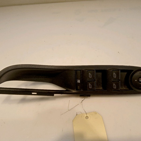 Commande lève-glace porte avant gauche occasion FORD FOCUS III Phase 1 01-2011->04-2015 1.6 TDCI 115ch 2029540
