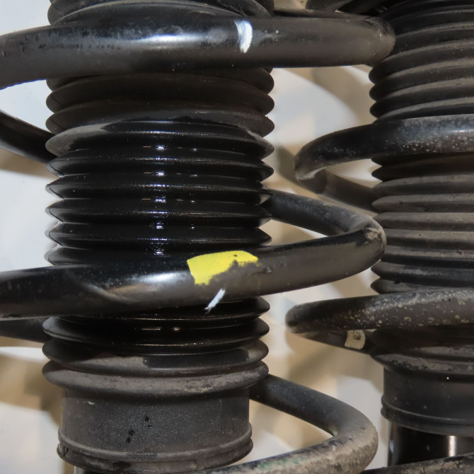 Amortisseur avant droit occasion HYUNDAI 146 Phase 1 04-1995->04-1999 1.0i 66ch 54660B9000 3