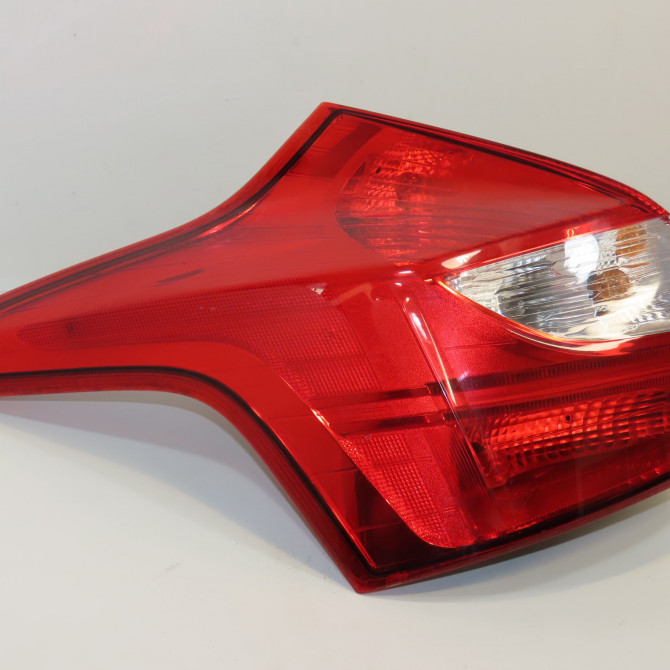 Feu arrière gauche occasion FORD FOCUS III Phase 1 01-2011->04-2015 1.6 TDCI 115ch 1825320 2