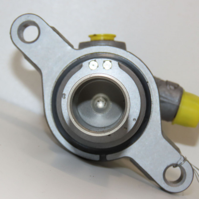 Maitre cylindre occasion FORD FOCUS III Phase 1 01-2011->04-2015 1.6 TDCI 115ch 2372573 3