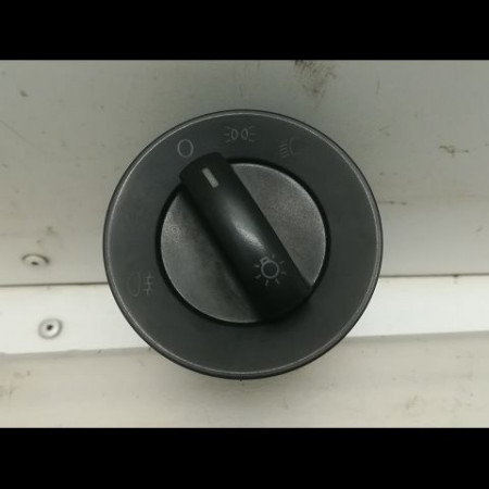 Interrupteur commande de phares occasion VOLKSWAGEN POLO IV Phase 2 05-2005->09-2009 1.4 TDI 70ch 6Q0953513G9B9