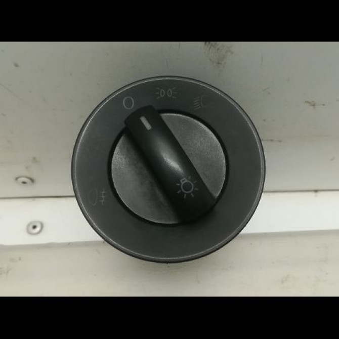 Interrupteur commande de phares occasion VOLKSWAGEN POLO IV Phase 2 05-2005->09-2009 1.4 TDI 70ch 6Q0953513G9B9 1