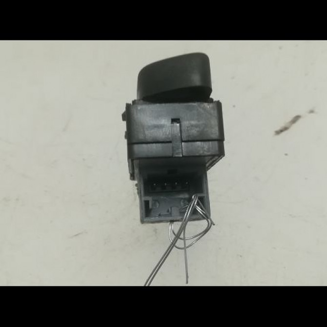 Commande lève-glace porte avant droite occasion VOLKSWAGEN POLO IV Phase 2 05-2005->09-2009 1.4 TDI 70ch 3