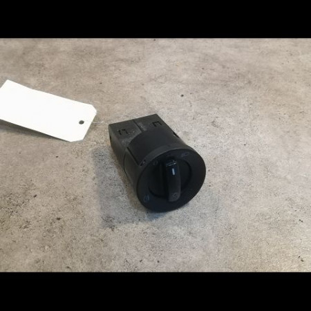 Interrupteur commande de phares occasion VOLKSWAGEN POLO IV Phase 2 05-2005->09-2009 1.4 TDI 70ch 6Q0953513F9B9