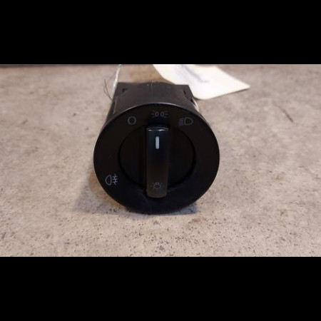Interrupteur commande de phares occasion VOLKSWAGEN POLO IV Phase 2 05-2005->09-2009 1.2 60ch 6Q0953513E9B9