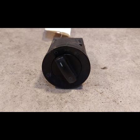 Interrupteur commande de phares occasion VOLKSWAGEN POLO IV Phase 2 05-2005->09-2009 1.4 TDI 70ch 6Q0953513F9B9