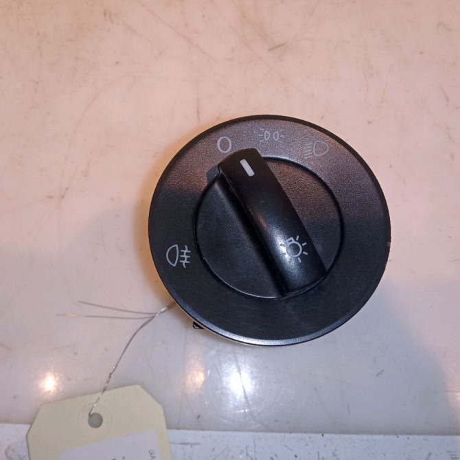 Interrupteur commande de phares occasion VOLKSWAGEN POLO IV Phase 2 05-2005->09-2009 1.4 TDI 70ch 1