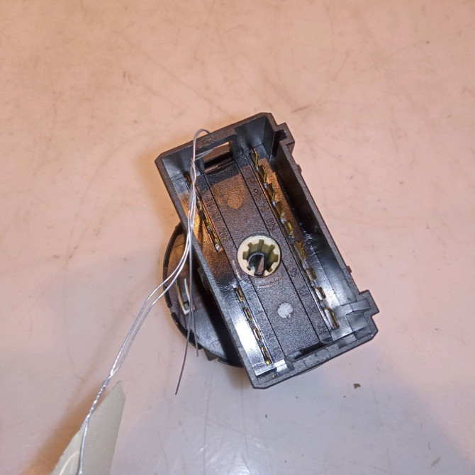 Interrupteur commande de phares occasion VOLKSWAGEN POLO IV Phase 2 05-2005->09-2009 1.4 TDI 70ch 2