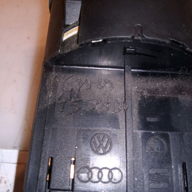 Interrupteur commande de phares occasion VOLKSWAGEN POLO IV Phase 2 05-2005->09-2009 1.4 TDI 70ch 3