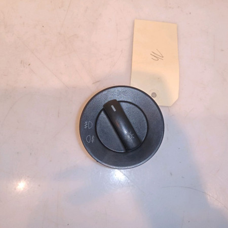 Interrupteur commande de phares occasion VOLKSWAGEN POLO IV Phase 2 05-2005->09-2009 1.2 65ch