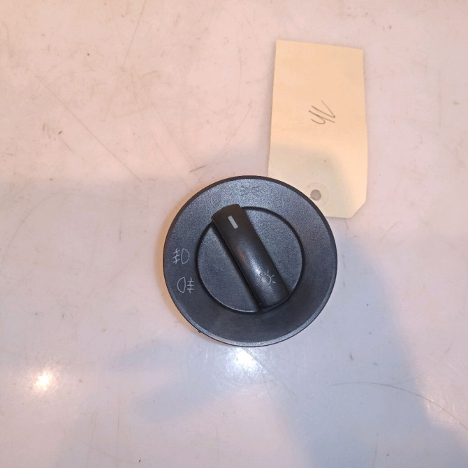 Interrupteur commande de phares occasion VOLKSWAGEN POLO IV Phase 2 05-2005->09-2009 1.2 65ch 1