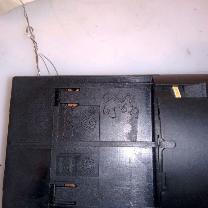 Interrupteur commande de phares occasion VOLKSWAGEN POLO IV Phase 2 05-2005->09-2009 1.2 65ch 3