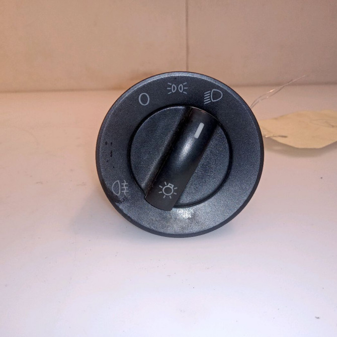 Interrupteur commande de phares occasion VOLKSWAGEN POLO IV Phase 2 05-2005->09-2009 1