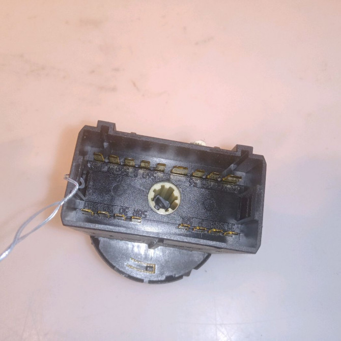 Interrupteur commande de phares occasion VOLKSWAGEN POLO IV Phase 2 05-2005->09-2009 1.4 TDI 70ch 2