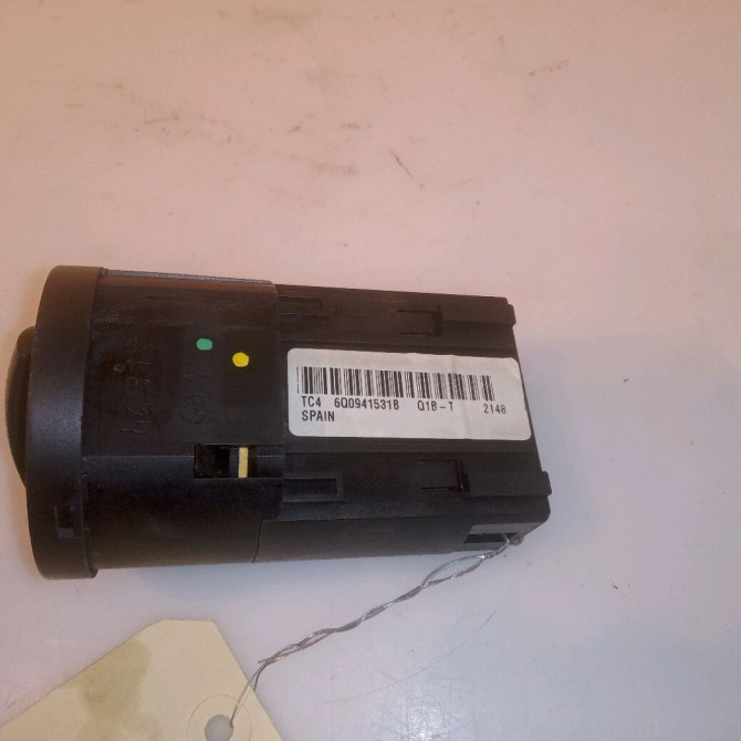 Interrupteur commande de phares occasion VOLKSWAGEN POLO IV Phase 2 05-2005->09-2009 1.4 TDI 70ch 3