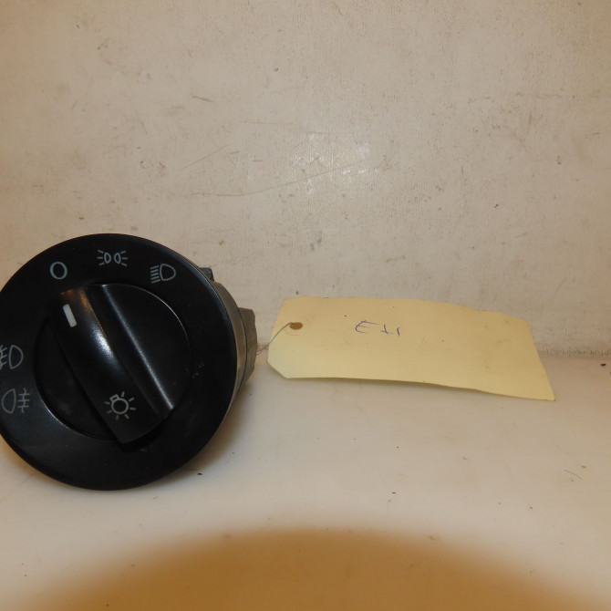 Interrupteur commande de phares occasion VOLKSWAGEN POLO IV Phase 2 05-2005->09-2009 1.4 TDI 80ch 1