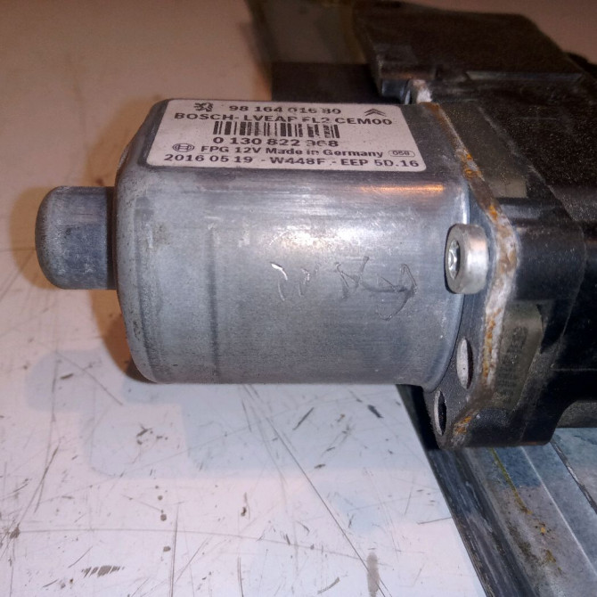 Mecanisme + moteur lève-glace avant droit occasion PEUGEOT 208 Phase 2 04-2015->... 1.6 BLUE HDI 100ch 9816402080 3