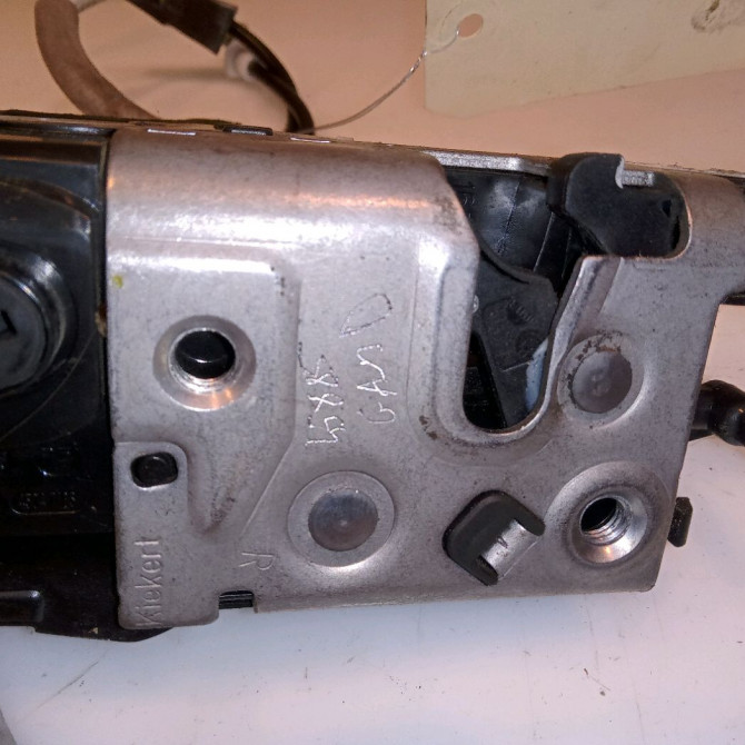 Serrure porte avd occasion PEUGEOT 2008 Phase 1 04-1995->04-1999 1.6 BlueHDI 120ch 9812500780 3