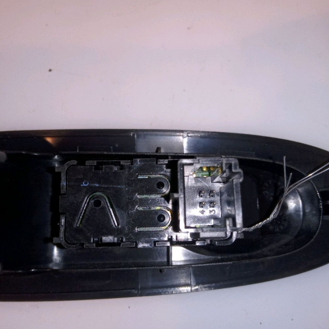 Commande leve-glace porte arrière droite occasion CITROEN C4 II Phase 1 10-2010->01-2015 1.6 HDI 115ch 6490JZ 3