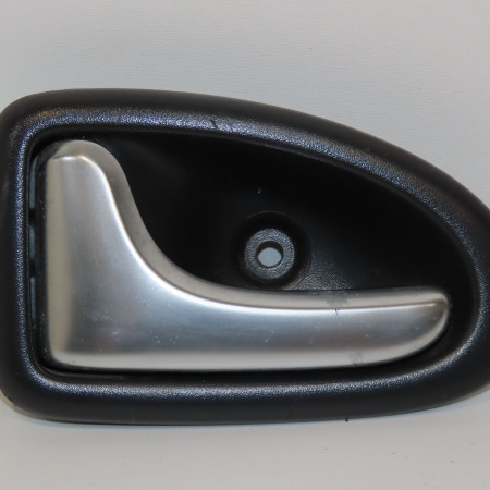 Poignee int porte avd occasion RENAULT TRAFIC II Phase 2 08-2006->... 2.0 DCI 16v 115ch 8200641928