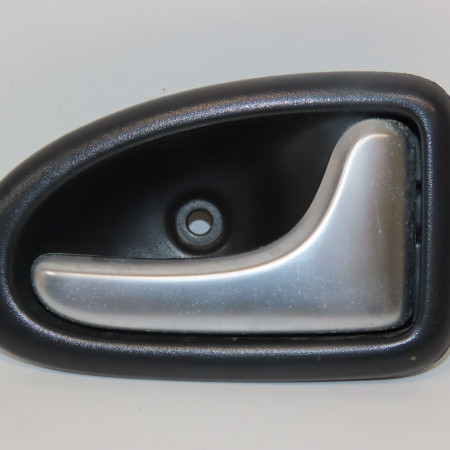Poignee int porte avg occasion RENAULT TRAFIC II Phase 2 08-2006->... 2.0 DCI 16v 115ch 8200641924