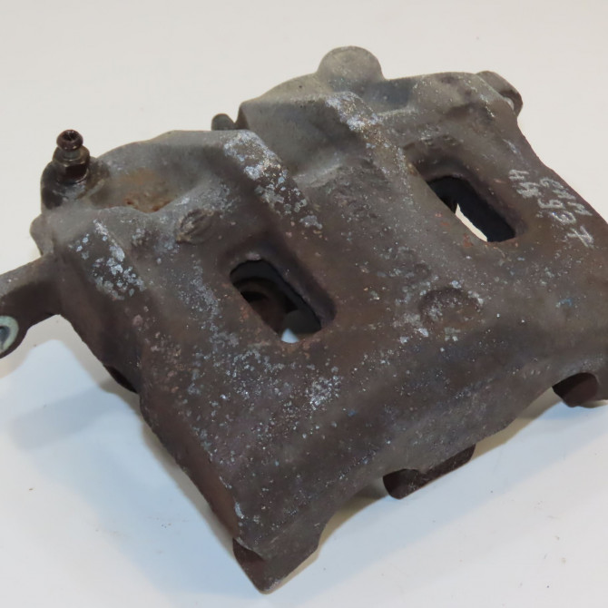 Etrier de frein avant droit occasion  4814009152 1