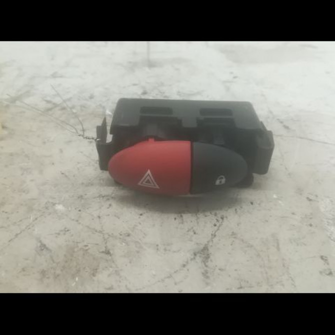Bouton de warning occasion RENAULT TWINGO II Phase 1 06-2007->11-2011 1.2i 16v 75ch 252100991R 1