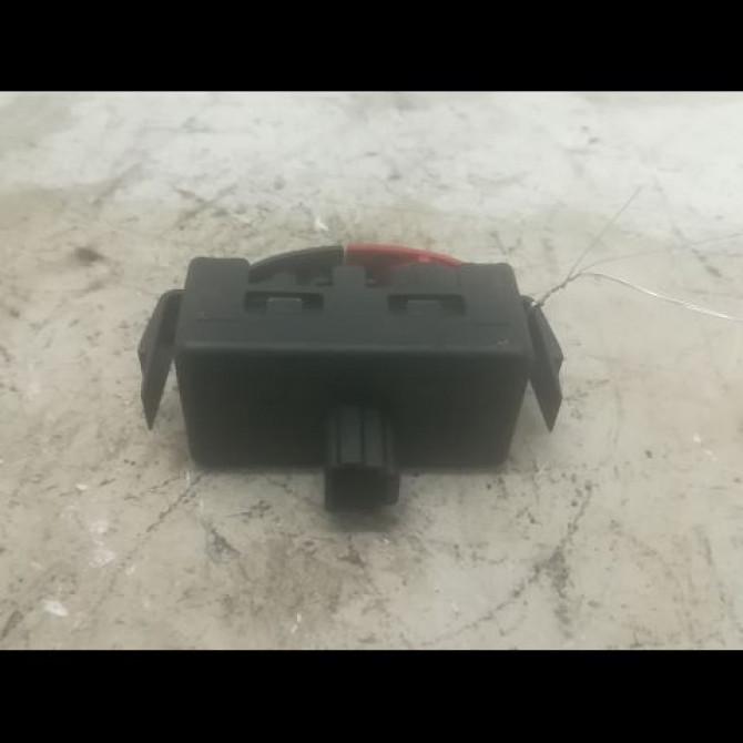 Bouton de warning occasion RENAULT TWINGO II Phase 1 06-2007->11-2011 1.2i 16v 75ch 252100991R 2