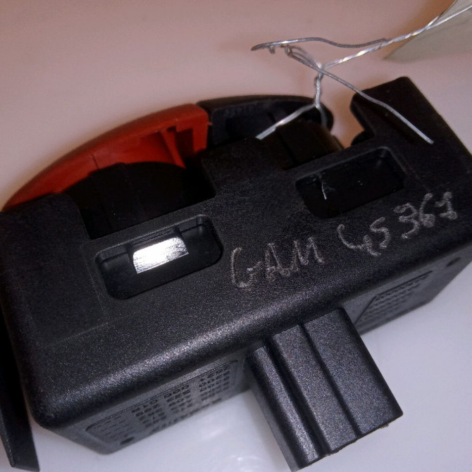 Bouton de warning occasion RENAULT TWINGO II Phase 1 06-2007->11-2011 1.2i 16v 75ch 252100991R 3