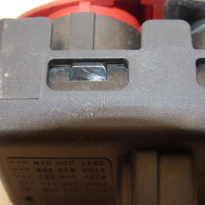 Bouton de warning occasion RENAULT TWINGO II Phase 1 06-2007->11-2011 1.2i 16v 75ch 252100991R 3