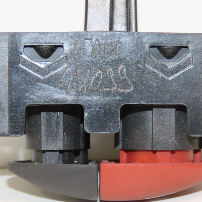 Bouton de warning occasion RENAULT MASTER III Phase 2 06-2014->... 2.3 DCI 130ch 252100991R 3