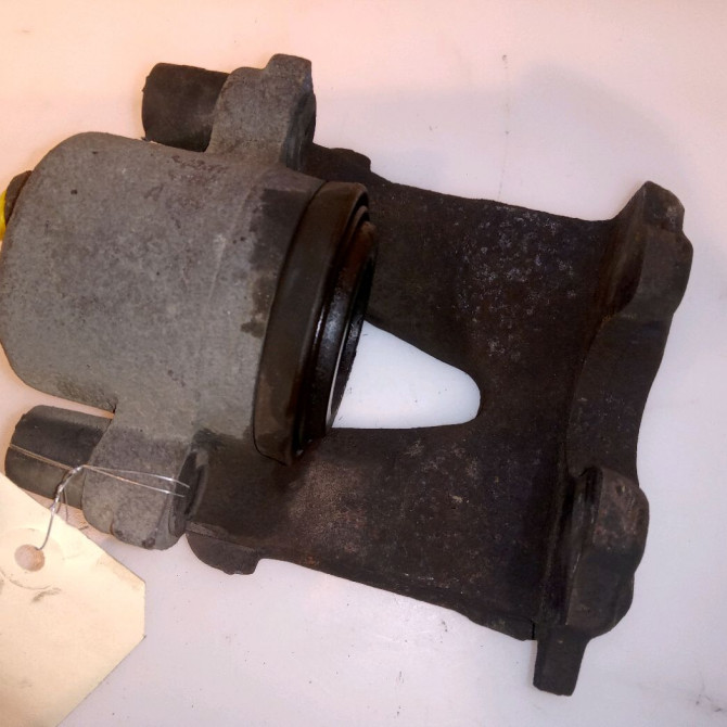 Etrier de frein avant droit occasion VOLKSWAGEN GOLF V Phase 1 11-2003->10-2008 1.9 TDI 105ch 1K0615124D 3