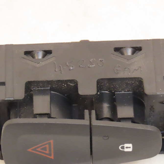 Bouton de warning occasion DACIA LODGY Phase 1 01-2012->... 1.2 TCE 115ch 252905668R 3